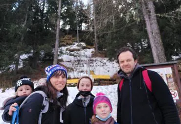 Famiglia sulla neve 